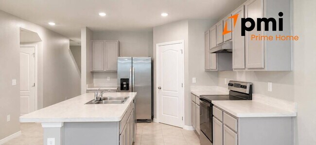 Building Photo - Stunning 5-Bedroom single family Home in Tavares | Spacious Layout & Modern Comforts