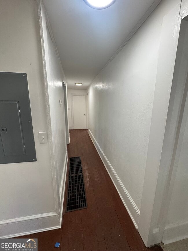 Building Photo - 415 Hopkins St SW