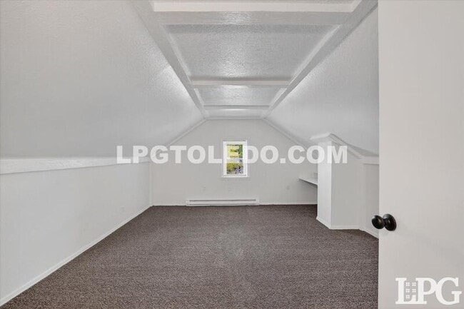 Building Photo - 921 Berry St