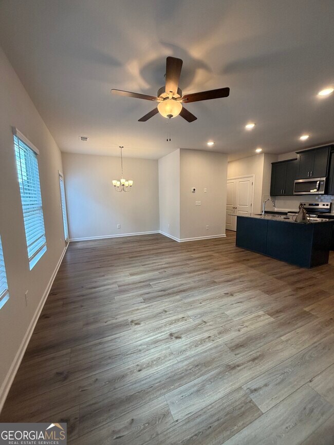 Building Photo - 6389 Sundowner Pl