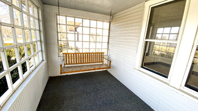 Building Photo - Ottawa South Side – Single-Family Home for Rent