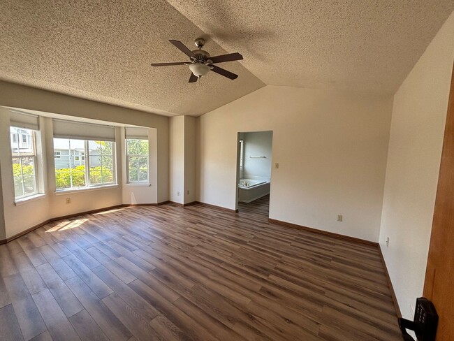 Building Photo - gorgeous West-Side Home