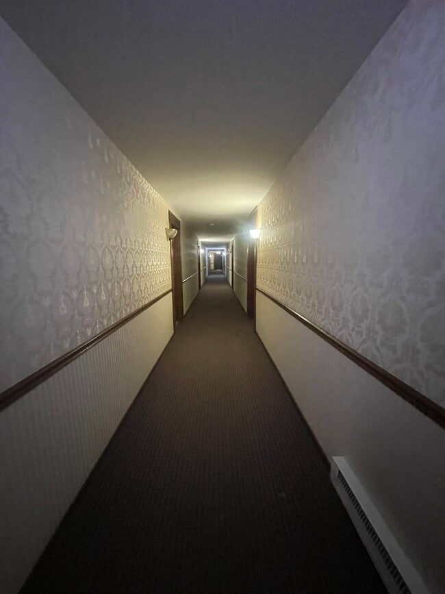 Building Photo - 2333 N Neva Ave