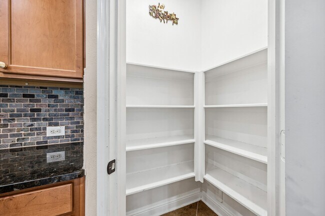 Building Photo - 8111 Sweet Gardens Ct