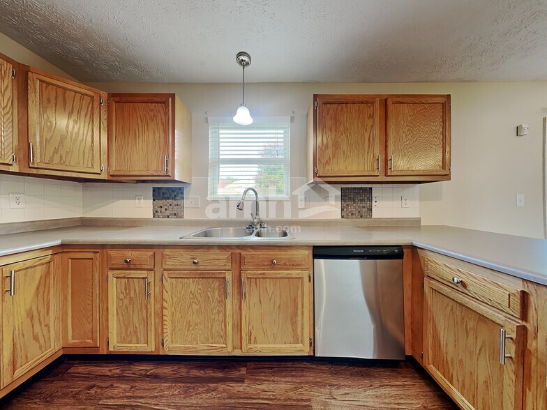 Building Photo - 7 Flamingo Ct