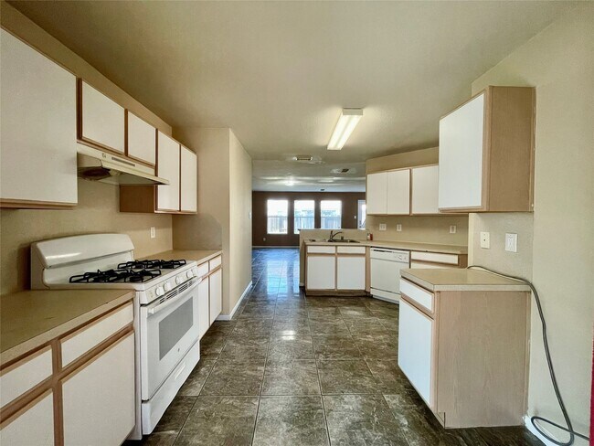 Building Photo - 7303 Foxshadows Ln