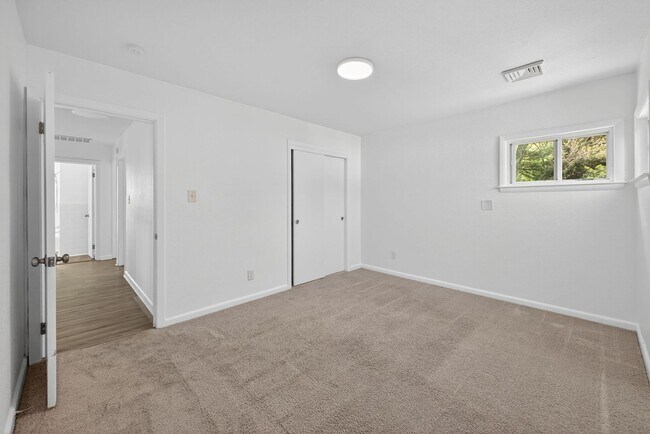 Building Photo - 4 Bed 2 Bath Home for Rent in Virginia Beach!