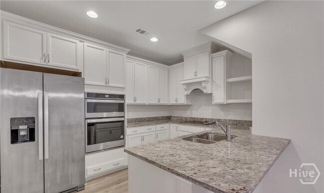Building Photo - 20 Lower Creek Dr