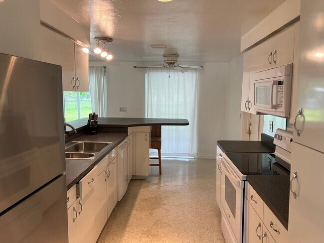 Building Photo - 2 Bedroom 2 Bath Single Family Home