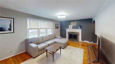 Building Photo - 940 S Grosvenor Rd