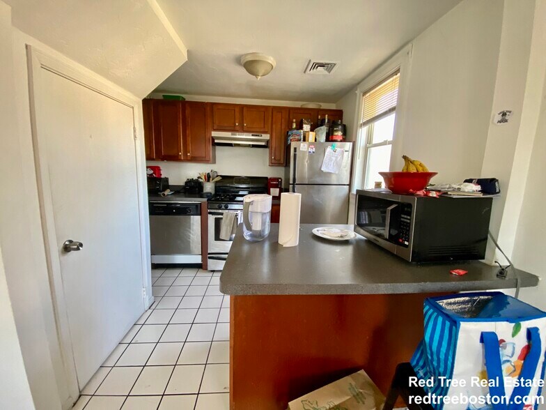 Building Photo - 88 Sheridan St