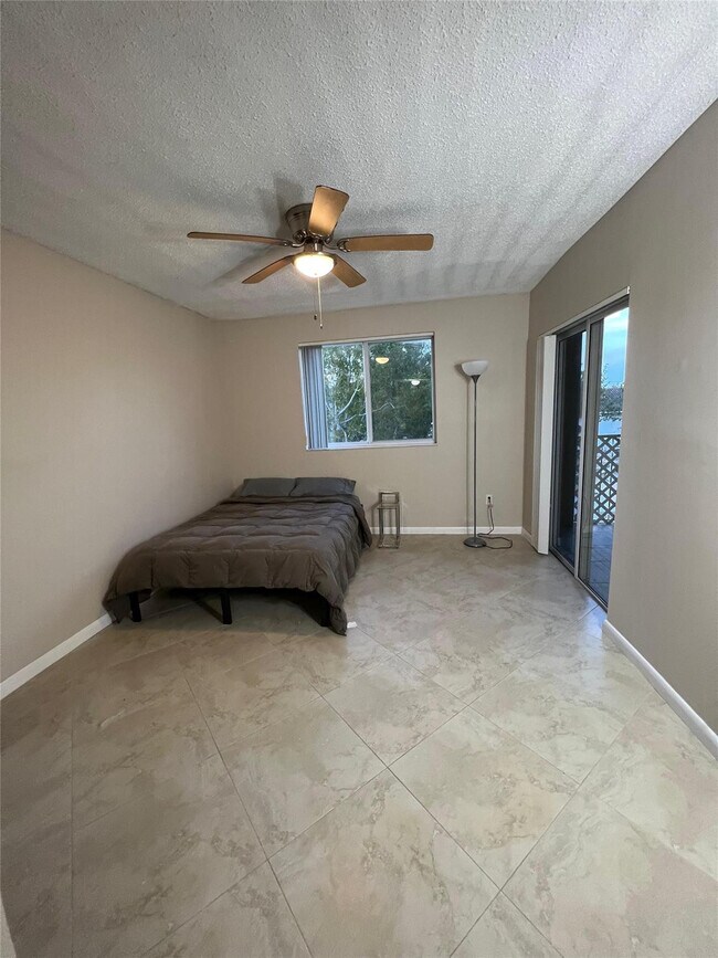 Building Photo - 2600 S University Dr