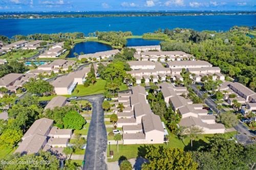 35 acres community, including 2 private lakes and Indian River view - 174 Maritime Pl