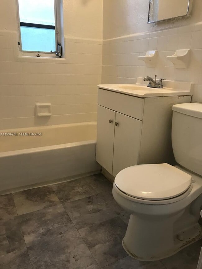 Building Photo - 1948 NW 2nd Ct