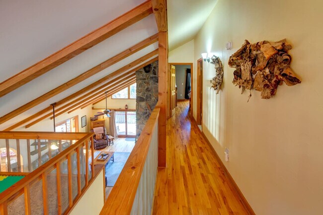 Building Photo - 525 Townsand Hollow Rd