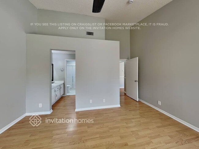Building Photo - 5112 NW 49th Ave