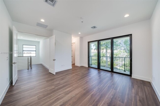 Building Photo - 1427 SW 23rd St