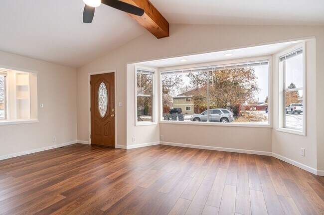 Building Photo - Huge Kitchen, 1000 sq ft Shop/Garage, Remodeled 3 bedroom