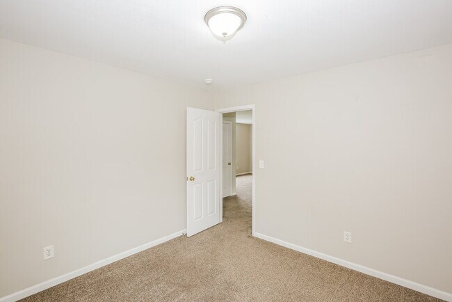 Building Photo - 2712 Forest Grove Ct