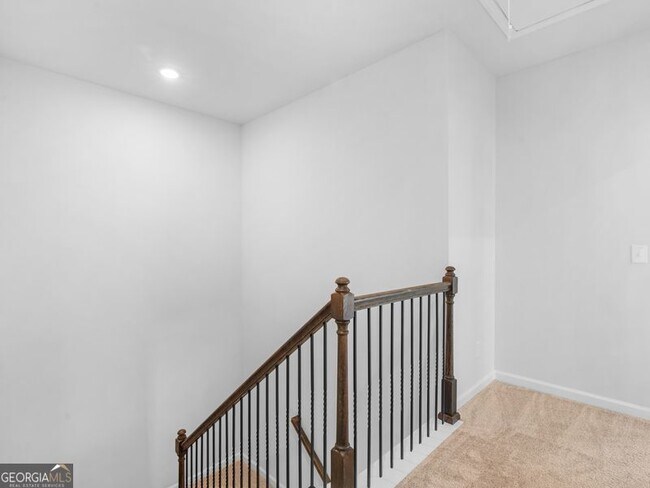 Building Photo - 223 Monarch Village Way