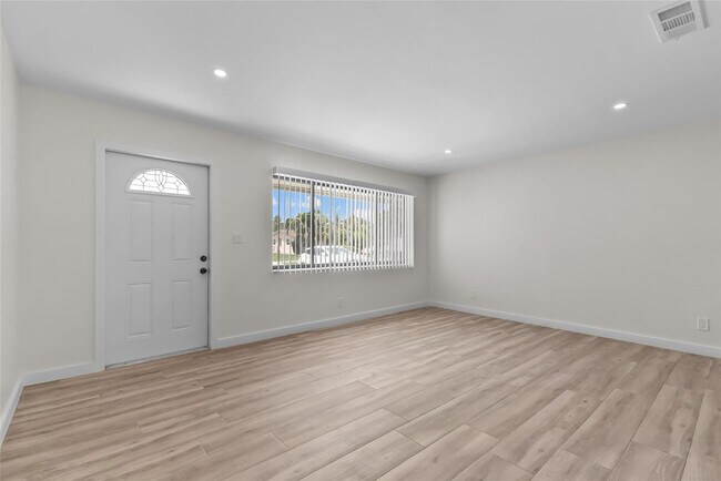 Building Photo - 908 Lighthouse Dr