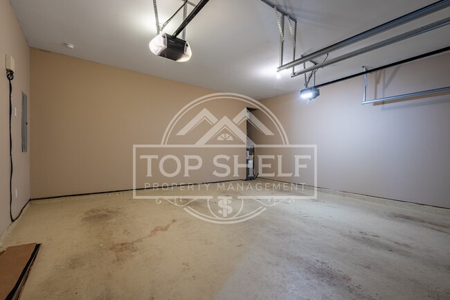 Building Photo - 32 Brookvalley Ct W