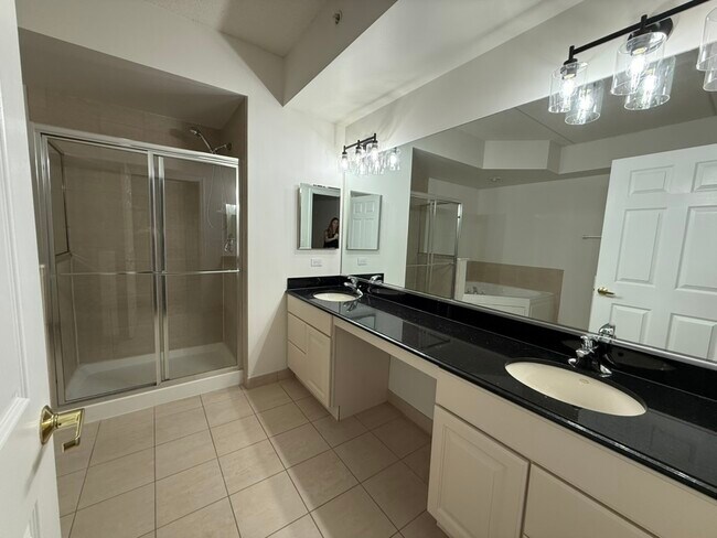 Building Photo - 3401 N Carriageway Dr