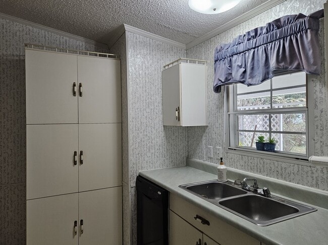 Building Photo - 9308 Seabright Ave