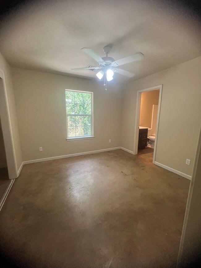 Building Photo - Waco 3/2 Home