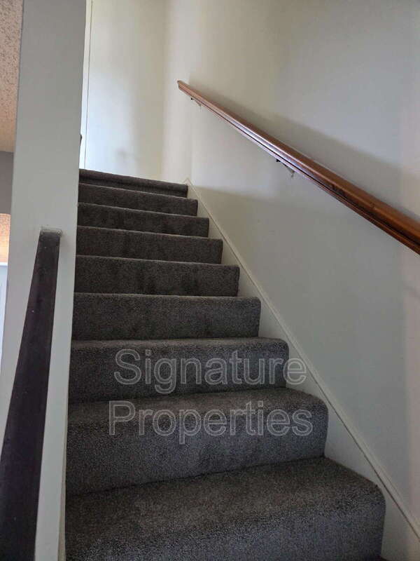 Building Photo - 810 Grayfox Dr