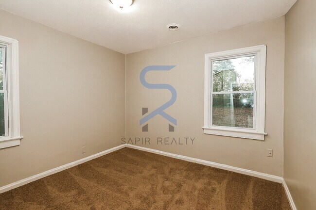 Building Photo - Move in before December 31st and get $100 OFF your rent for the first 3 months — PLUS a $250 Amaz...