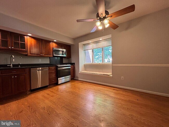 Building Photo - 412 Five Farms Ln