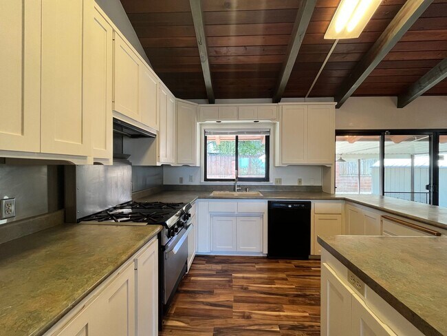 Building Photo - 420 Fairview Ln