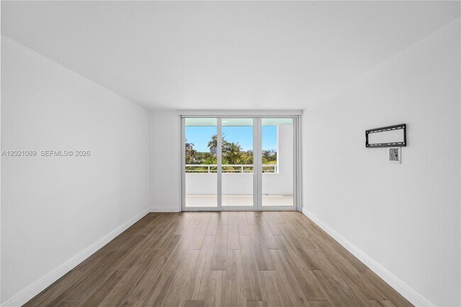 Building Photo - 400 South Pointe Dr