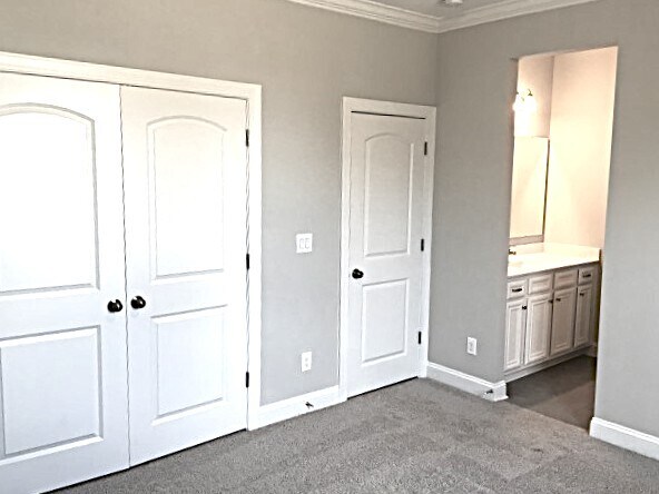 Building Photo - 1304 Oakhurst Dr