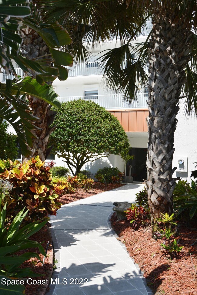 Building Photo - 1555 N Hwy A1A
