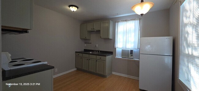 Building Photo - Mahncke Park ~ 2bd/1ba ~ Cozy Apartment