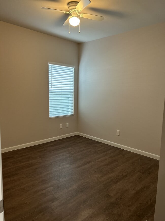 Building Photo - 21377 W Wallis Dr