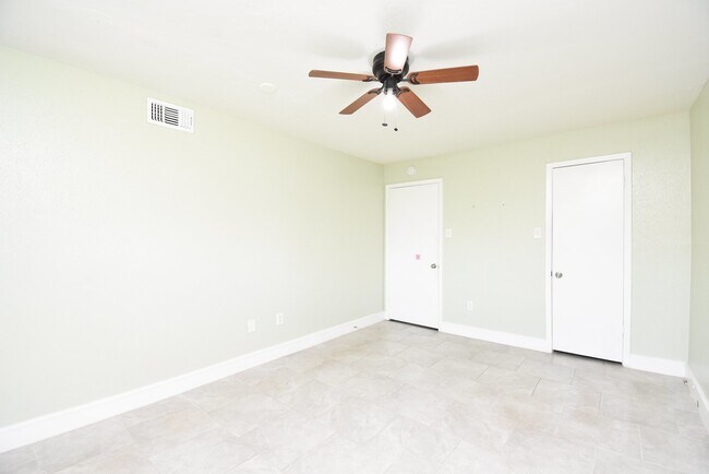 Building Photo - 6003 Long Leaf Dr