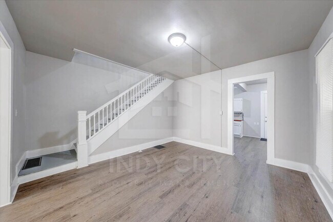 Building Photo - 622 N Mulberry St