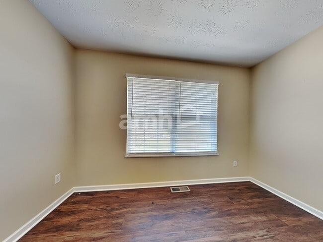 Building Photo - 32 Ascot Glen Dr