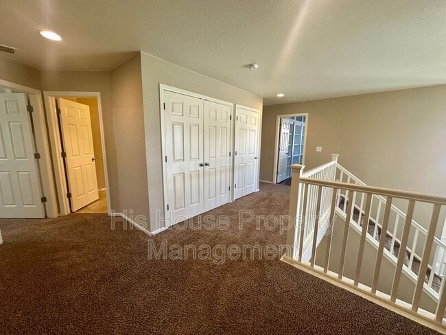 Building Photo - 2122 Longfin Ct