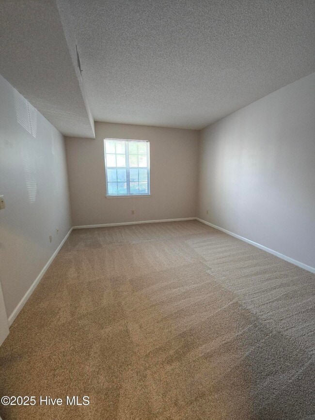 Building Photo - 723 Bragg Dr