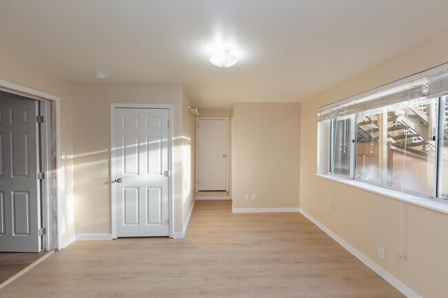 Building Photo - 331 Courtland Dr