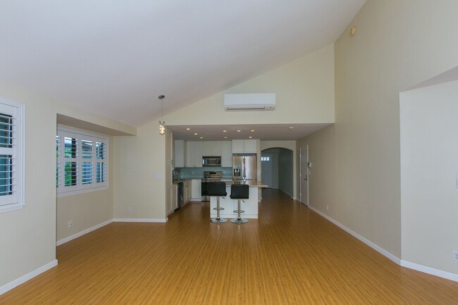 Building Photo - BACK ON MARKET**Single level spacious home...
