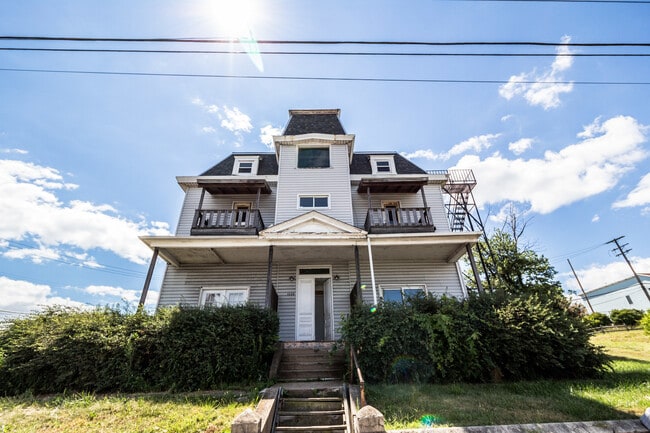 Building Photo - 1028 E Warrington Ave