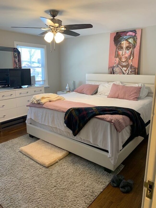 Building Photo - MODERN 2 BEDROOM, 1 BATHROOM TOWNHOUSE - GARFIELD