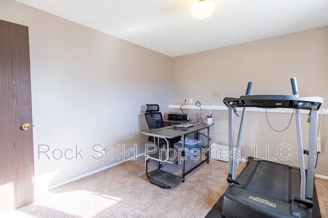 Building Photo - 1308 Green Acres Ct