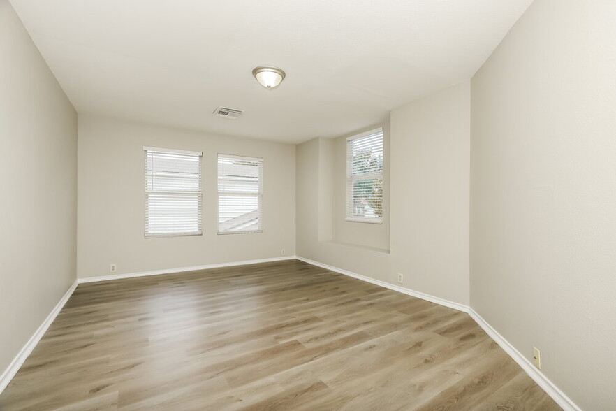 Building Photo - 4934 Orchid Star