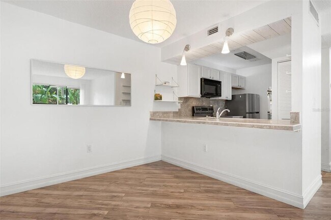 Building Photo - 3223 S Beneva Rd